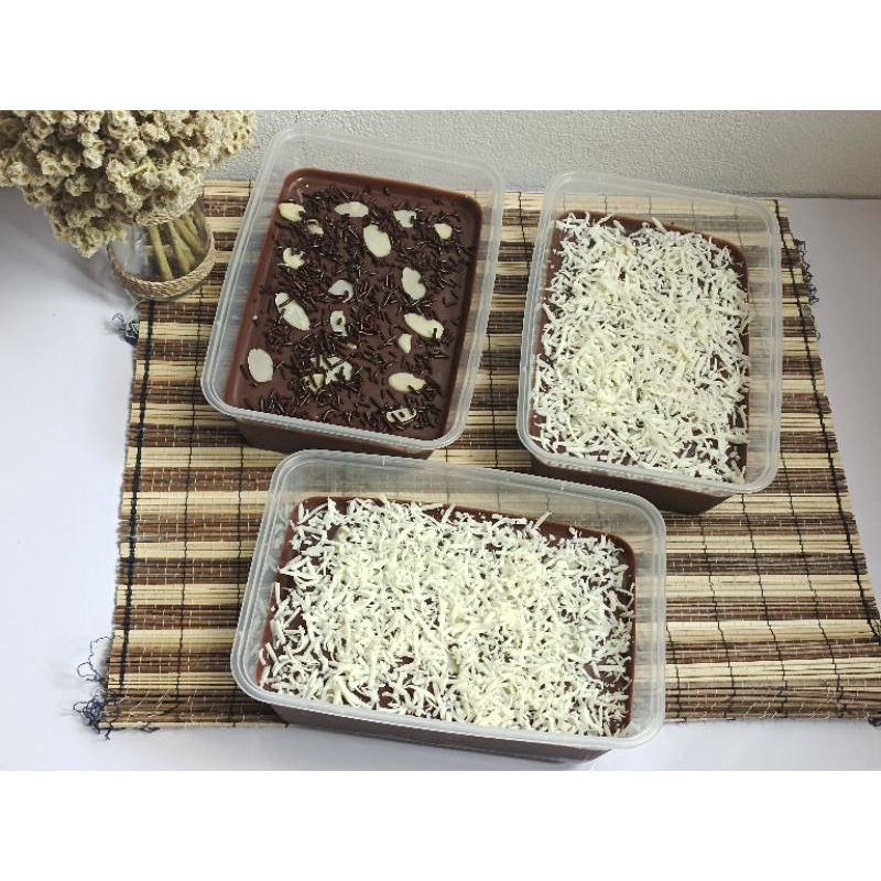 

Brownies Lummer cup 750ml , Topping Almond Cheese, LUMMER DIMULUT DAN COKLAT TIDAK BIKIN ENEG