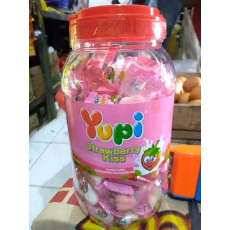 

yupi strawberry toples 1 toples