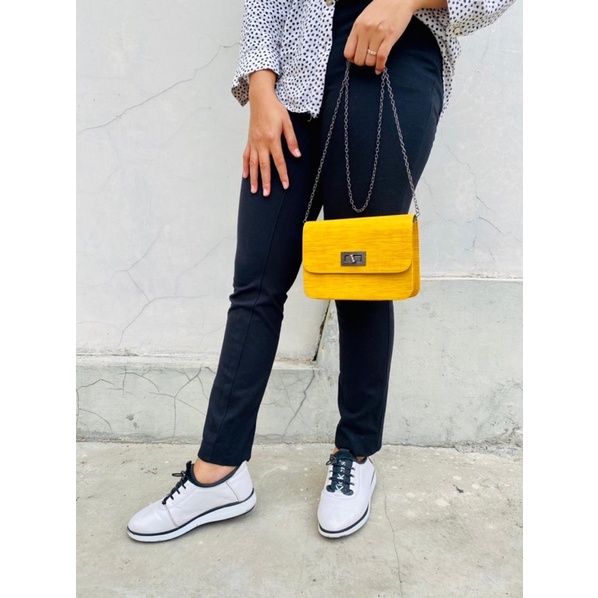 tas slempang rantai cantik