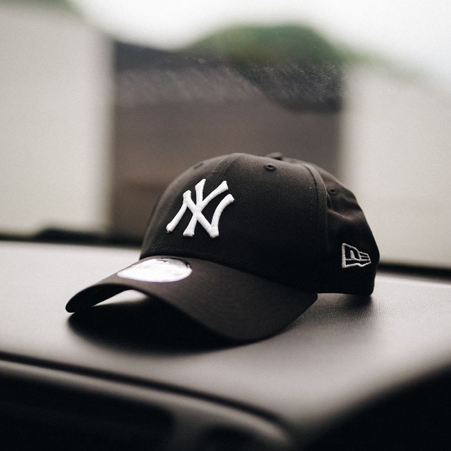 NEW ERA 9FORTY NEW YORK YANKEES BLACK/WHITE CAP ORIGINAL 100% RESMI