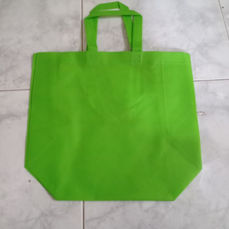 

Tas Kantong Belanja Polos Spunbond ukuran 40x14x29 cm