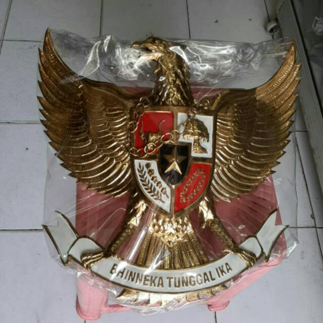 Patung Lambang Garuda Dinding Kuningan 35cm