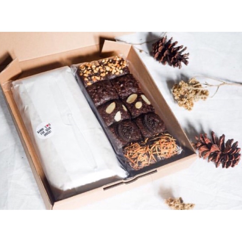 

HAMPERS CHOCBAN / BOLEN & BROWNIES • GIFT BOX MURAH