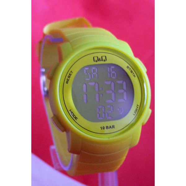 Jam Tangan Qq Pria Fashion M122 Hijau Tali Karet Bergaransi Water Resistant