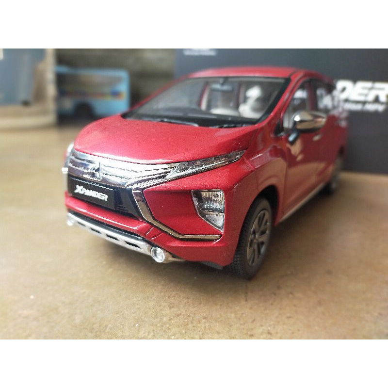 Mitsubishi Xpander Merah Diecast Skala 1:18