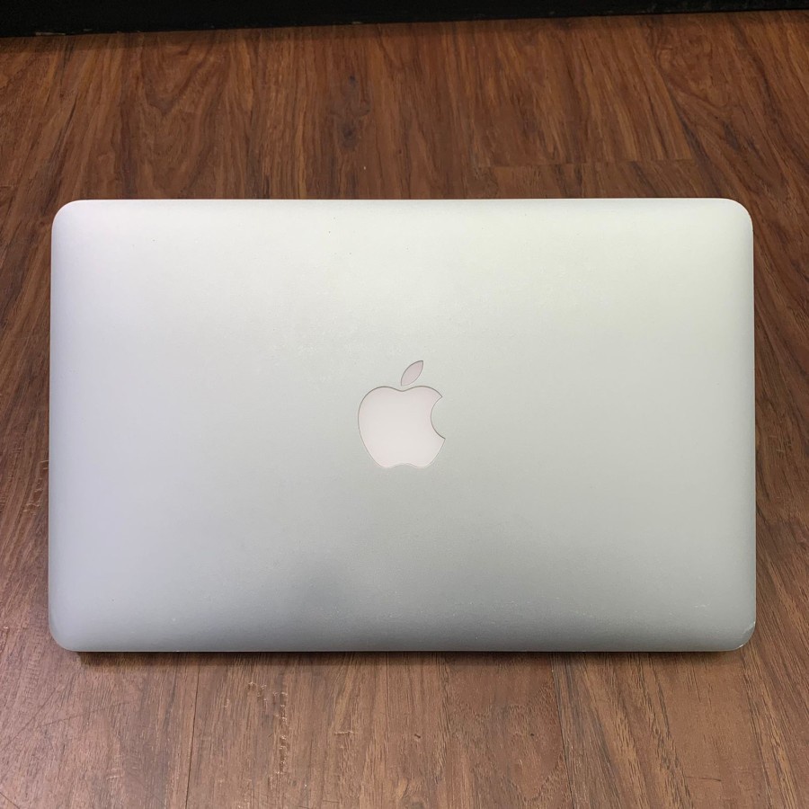 Big Sale Macbook Air 11-inch core i5 Ram 4Gb SSD 512GB (Second)