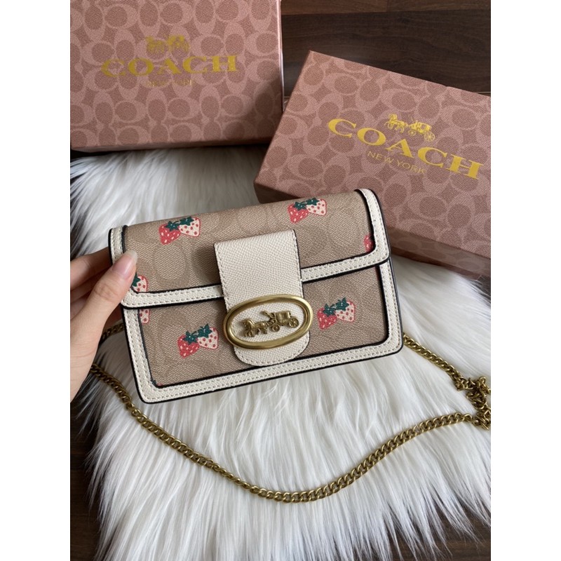 Tas coach strawberry embosed