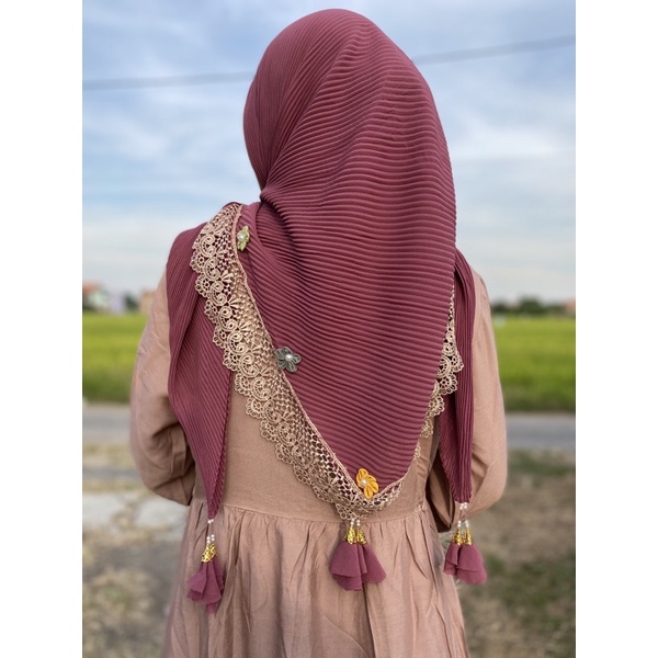 HIJAB SEGIEMPAT PLISKET NAGITA ORY KERUDUNGNAJWA SIZE LEBAR/JILBAB SEGIEMPAT PLISKET NAGITA RENDA SIZE LEBAR-2