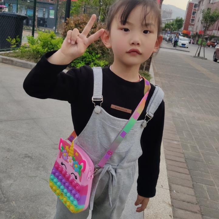 (BIG SALE) Tasgue - Tas Pop It Besar Tas Pop it Karakter Tas Selempang Pop It Tas Anak Tas Slempang 