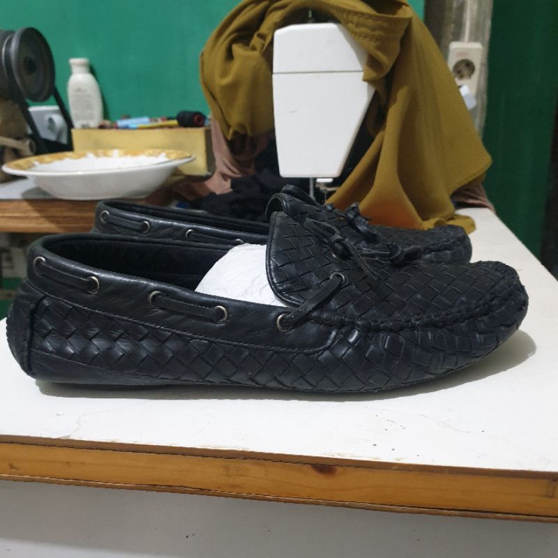 sepatu bottega veneta