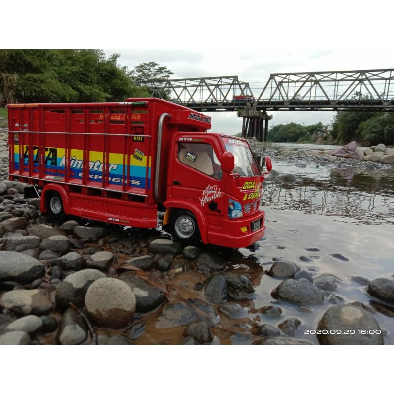 Miniatur Truk Detail PVC