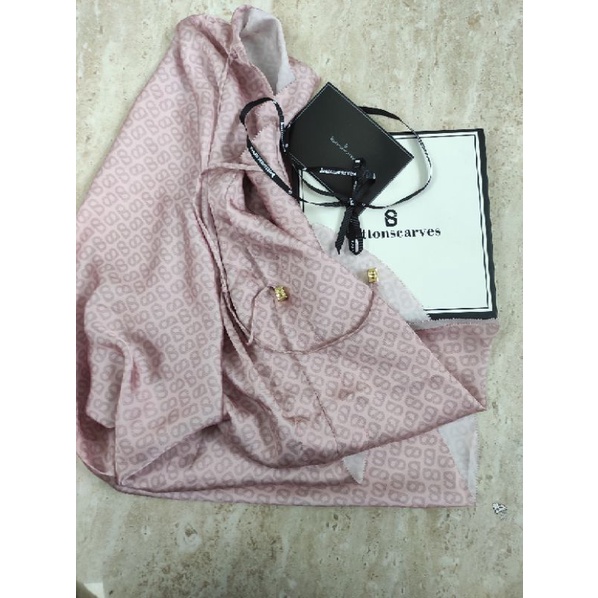 Buttonscarves Everyday Tapis Slip On Shell