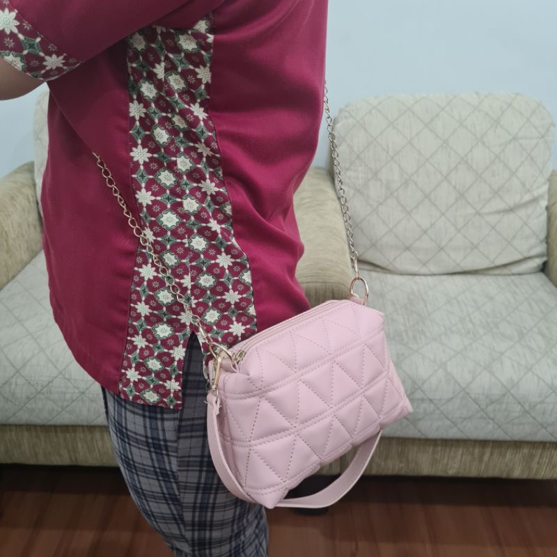 NAOMI - SALE Marceline Sling Bag Kulit Sintetis PU - Tas Harian Simple Daily - Ringan Enteng Lembut Rantai - Tas Fashion Wanita Dewasa Motif Triangle 6 Warna - Tas Selempang simple Impor - Tas Wanita - tas simple ringan - tas rantai - Naomi Bag