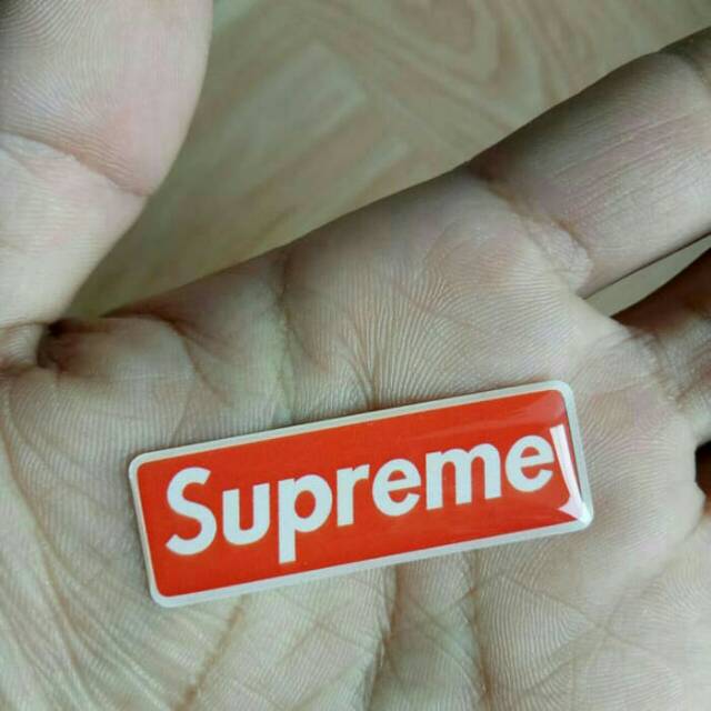 

Stiker supreme timbul