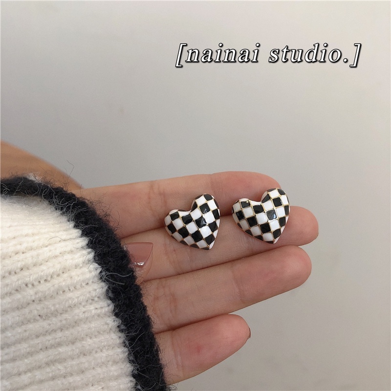 Anting Stereoskopis Bentuk Hati Motif Kotak-Kotak Warna Hitam Dan Putih Untuk Wanita