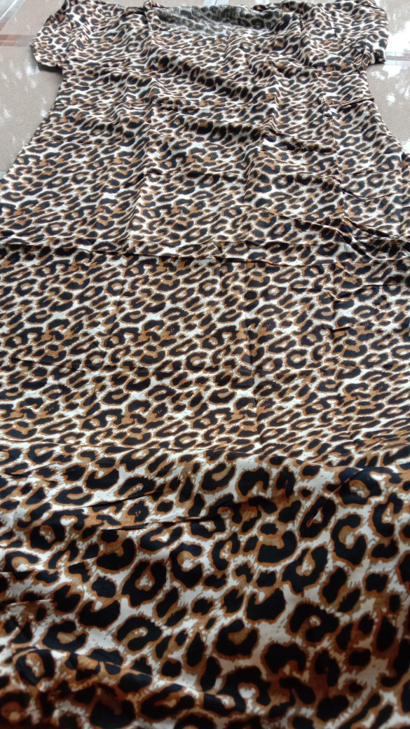 Long Motif Macan Dan Retro