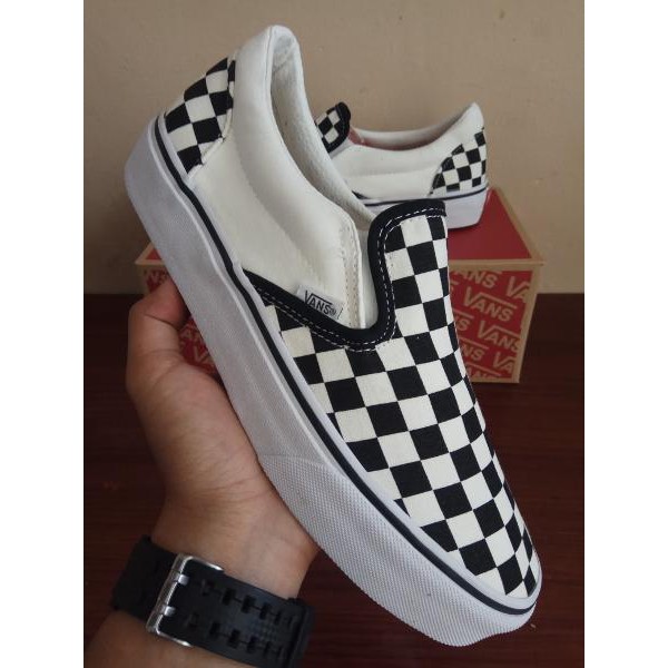 harga sepatu vans motif original