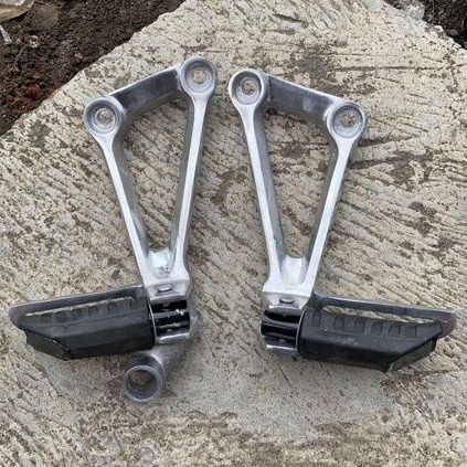 FOOTSTEP BELAKANG HONDA CBR K45 POLES