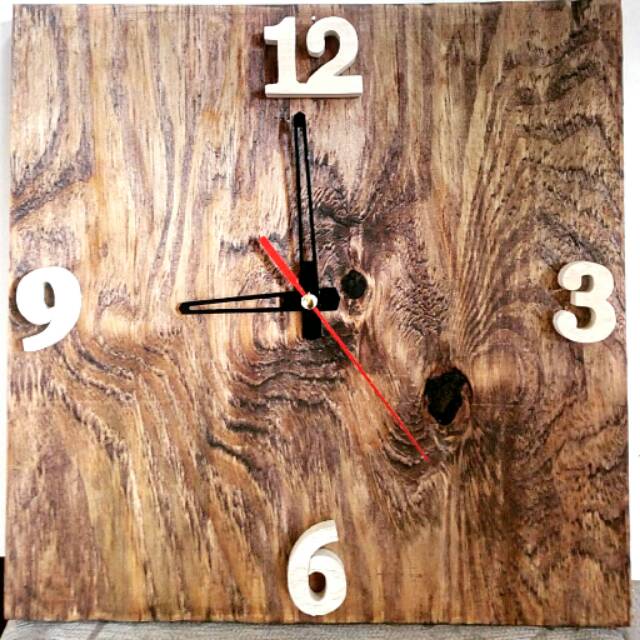 Jam dinding kayu palet