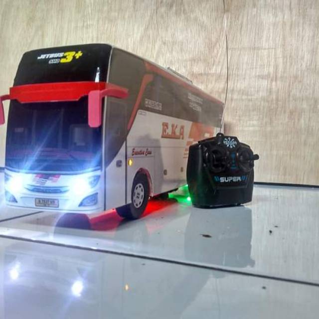 Miniatur bus EKA RC