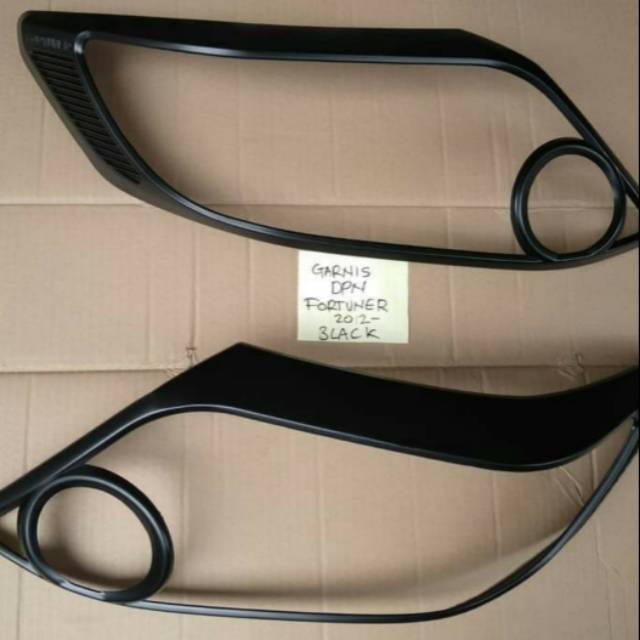 Garnis lampu depan grand fortuner 2012 - 2014