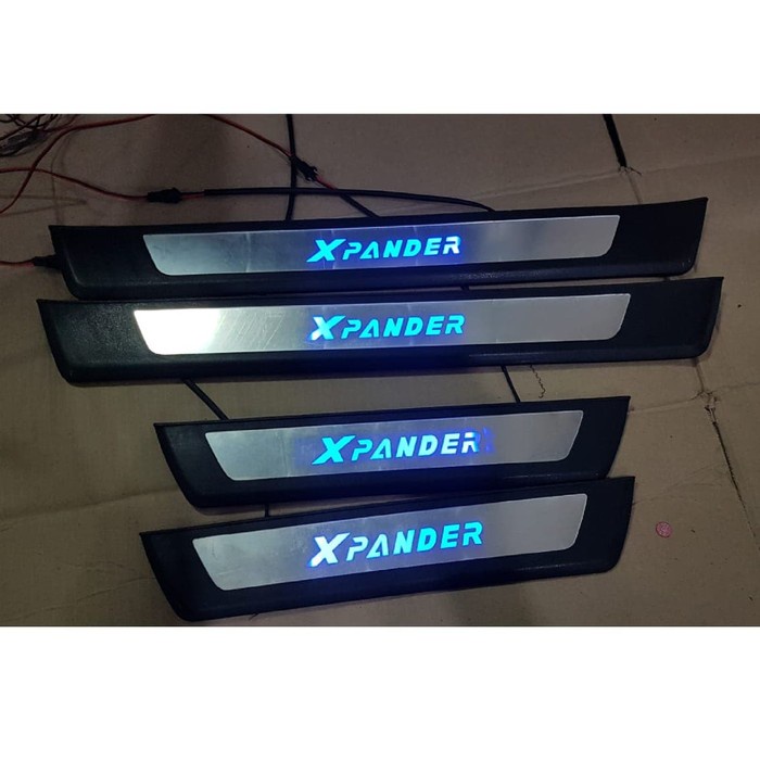 Sill Plate Samping Lampu LED Mobil Xpander