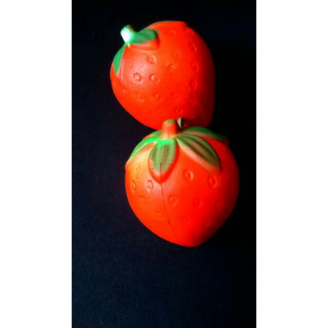 Squishy strawberry medium