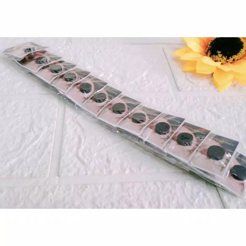 12 pcs (1 lusin) atau 12 Kuping Anting Magnet Bulat Hitam Ukuran Sesuai Varian