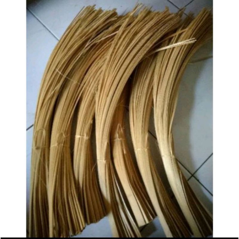 

tali dari bambu buat bungkus bacang atau kicang