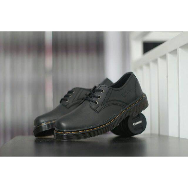 black low dr martens