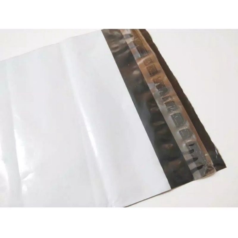 Plastik polymailer warna putih ukuran 20 x 30 cm isi 10 lembar