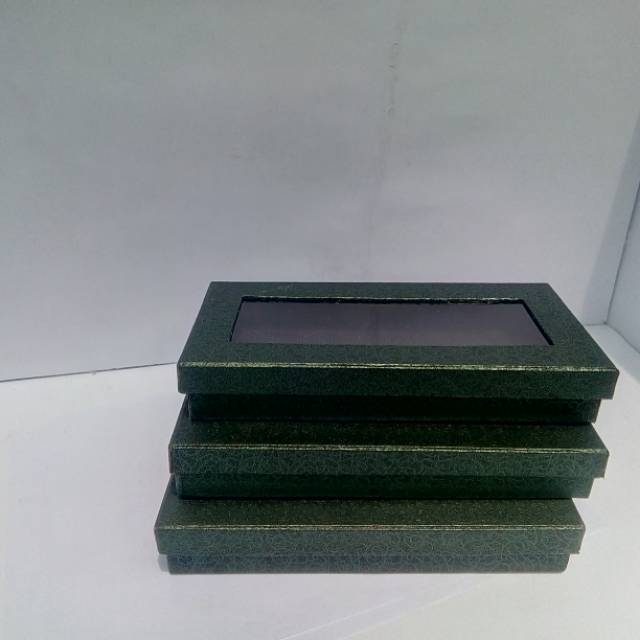 

Box dengan pelapis kertas eksklusif