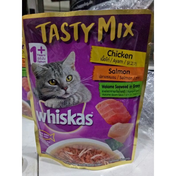 

Whiskas Tasty Mix Chicken Salmon Wakame In Gravy 70gr