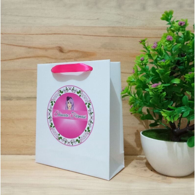 

Paper Bag Putih Kecil Ukuran 15cm x 6cm x 16cm Plus Sablon Custom 2 Sisi