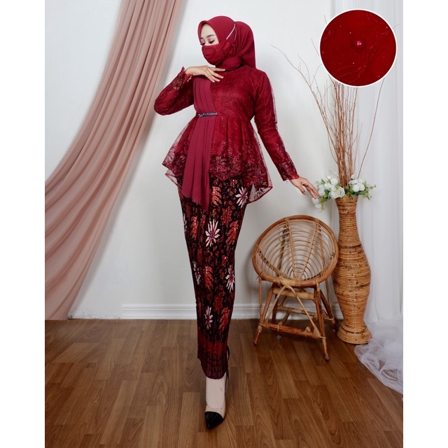 EK-> AURORA SELENDANG - ATASAN KEBAYA - KEBAYA WISUDA - KEBAYA MODERN - KEBAYA SELENDANG - KEBAYA - KEBAYA TERBARU - KEBAYA TERLARIS - KEBAYA MURAH - ATASAN KEBAYA BRUKAT-ATASAN Maroon