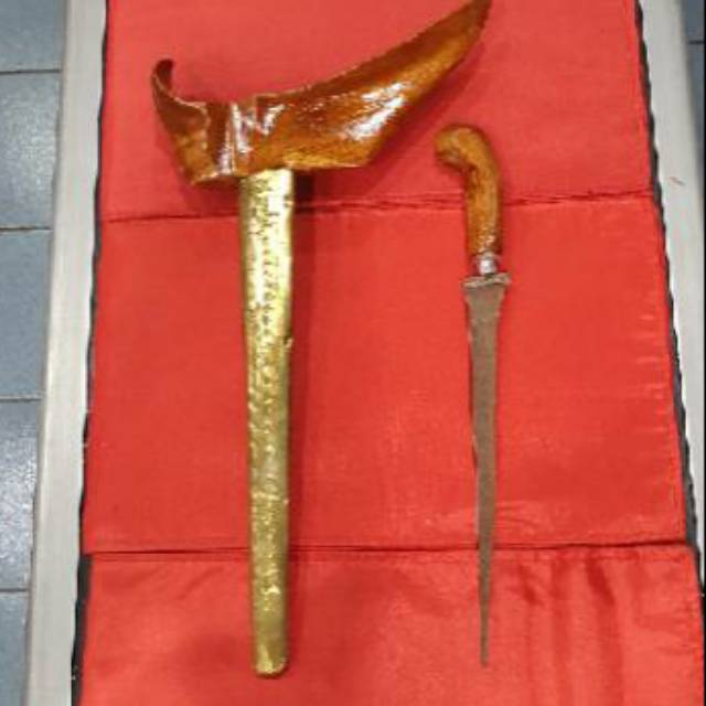 Keris Adat  Jawa Dewasa