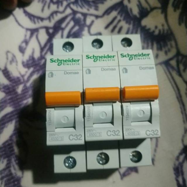 schneider mcb 32 ampere