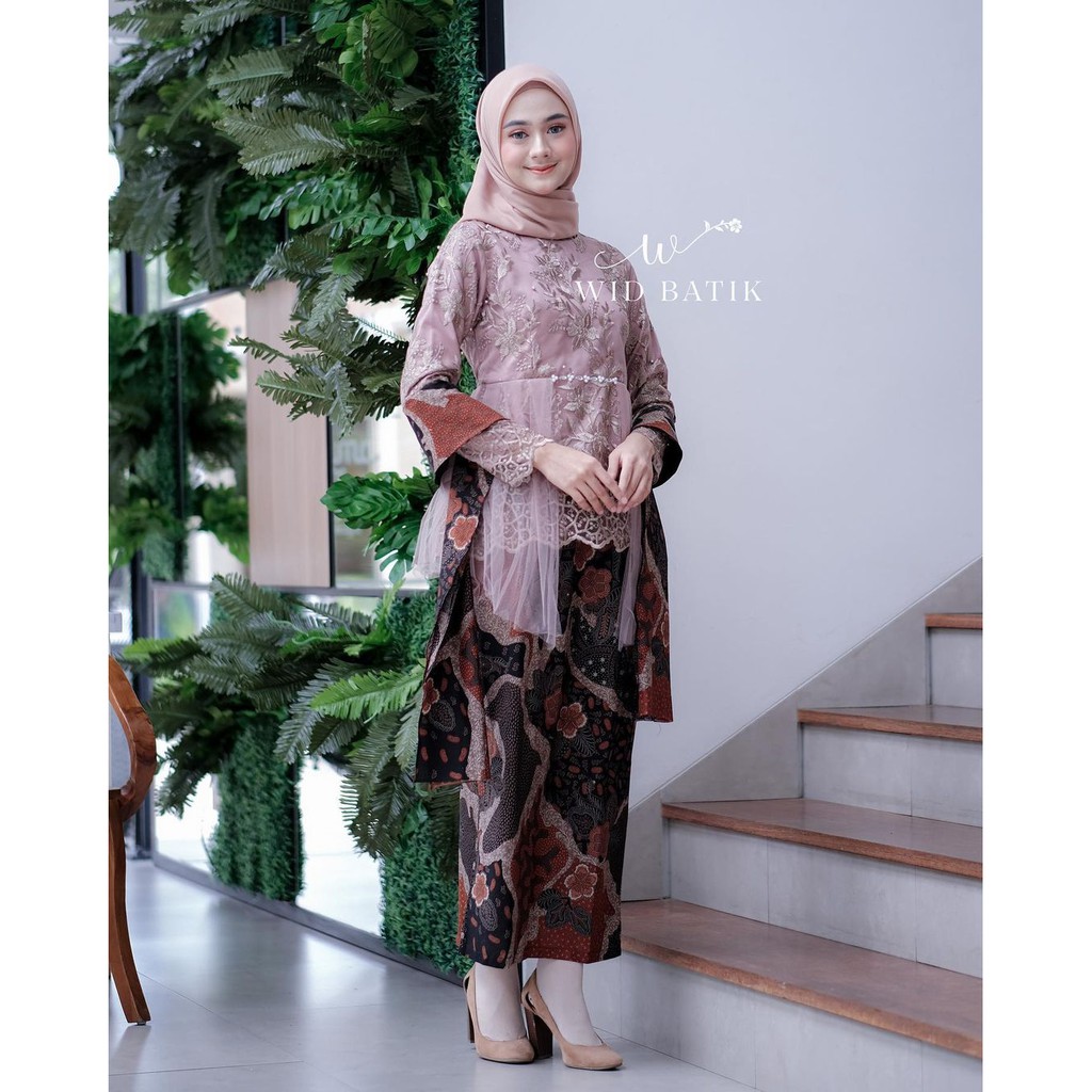 BAJU BATIK COUPLE KEBAYAK BALI BRUKAT KEBAYA LAMARAN WISUDA BURKAT KONDANGAN KUTU BARU MODERN WANITA-CEWEK AJA COKLAT