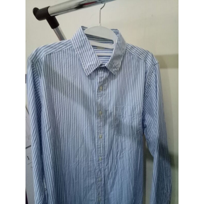 Kemeja Pria GU salur biru putih ukuran M fit S