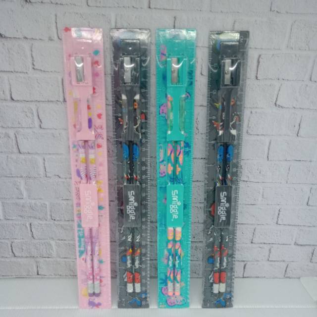 

Smiggle stationery set