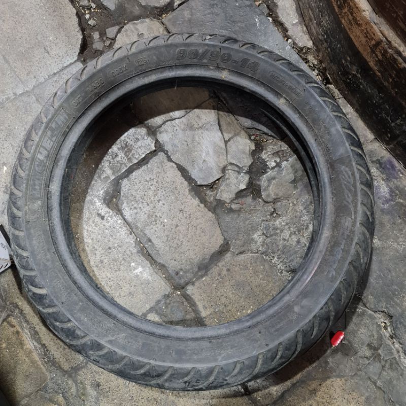 Ban Luar Sepeda Motor Michelin Street 90/90-14 Honda Vario Bekas Rusak