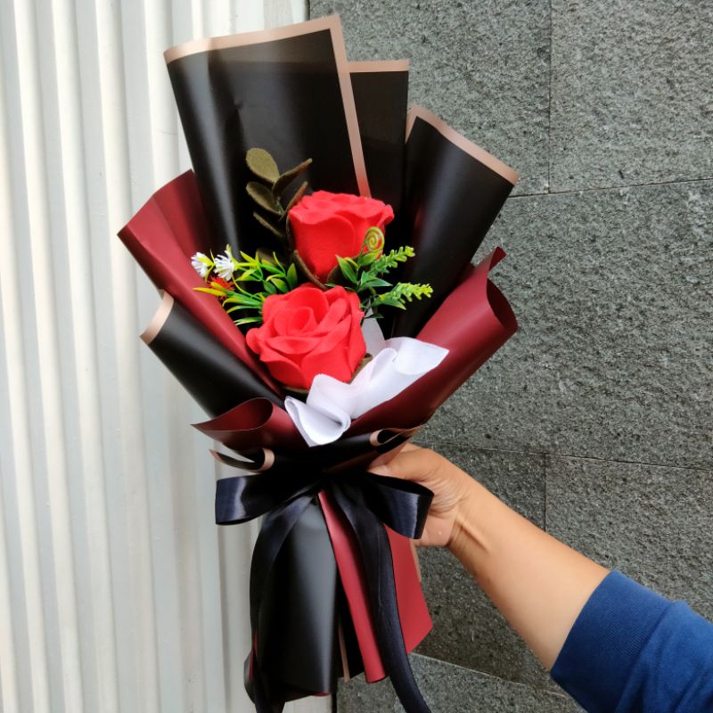 BUKET BUNGA MAWAR 2 TANGKAI/BUKET BUNGA FLANEL/BUKET BUNGA WISUDA/BUKET BUNGA ANNIVERSARY/BUKET BUNG