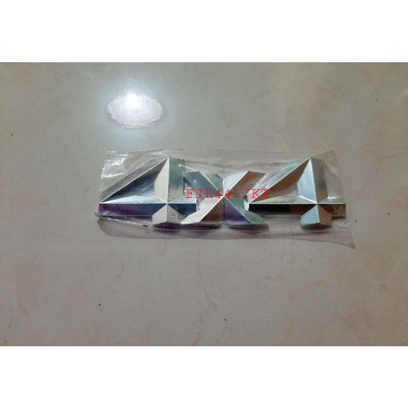 emblem logo tulisan 4x4/ emblem 4x4