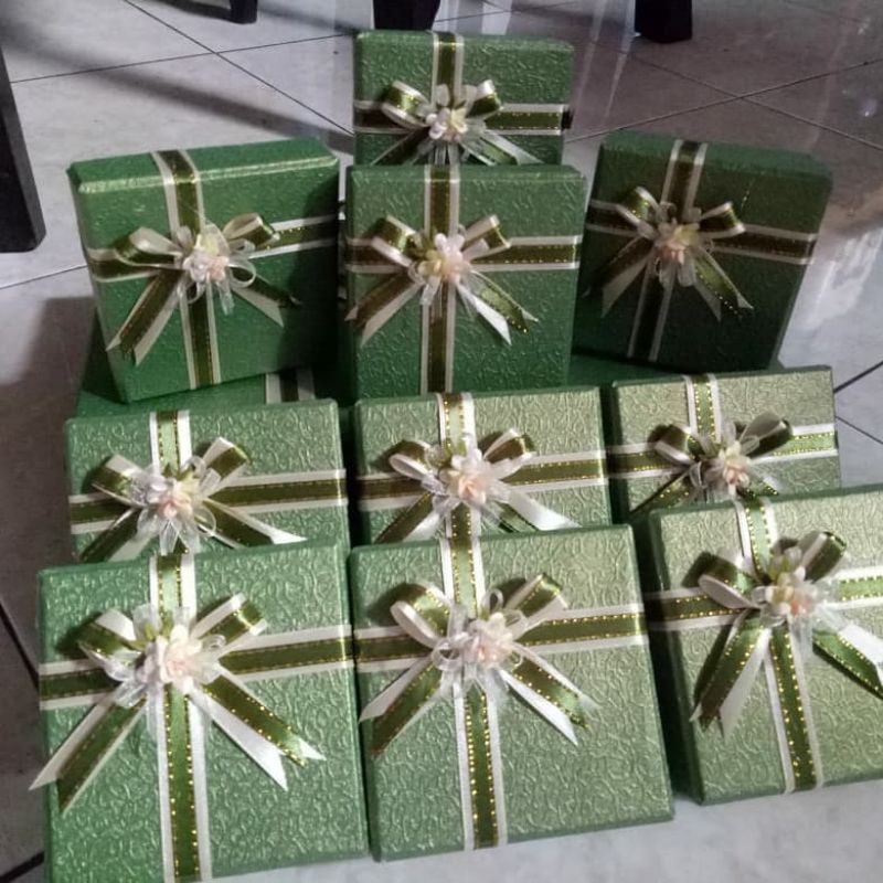 

kotak kado / bungkus kado / box kado 15x15x5 cm