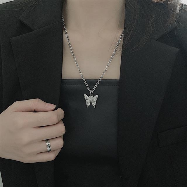 Gelap desain titanium steel butterfly klavikula rantai kalung wanita mahasiswa sederhana temperament