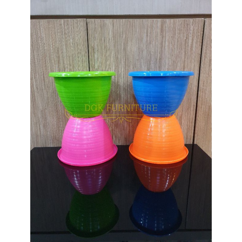 Pot Bunga Bulat Motif Tawon Berkuping Warna Warni Diameter 21 cm