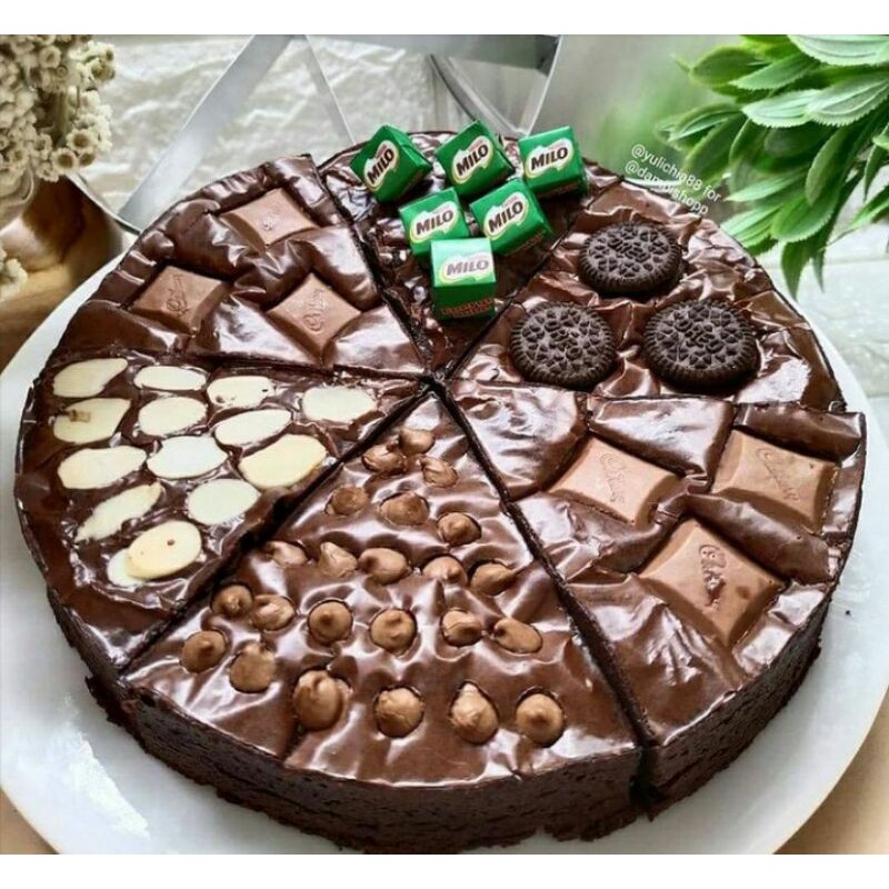 

Fudge Brownies bulat 20cm/Pizza Brownies 20cm/hampers lebaran/hampers cantik murah enakk Bogor@ku