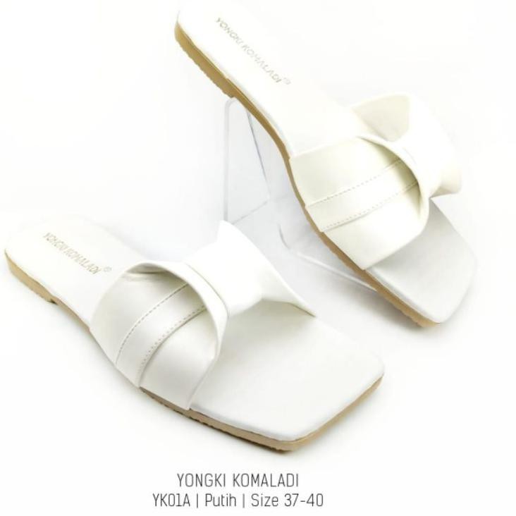 [Gebyar 8.8] - SANDAL WANITA FLAT / TEPLEK YONGKI KOMALADI K01