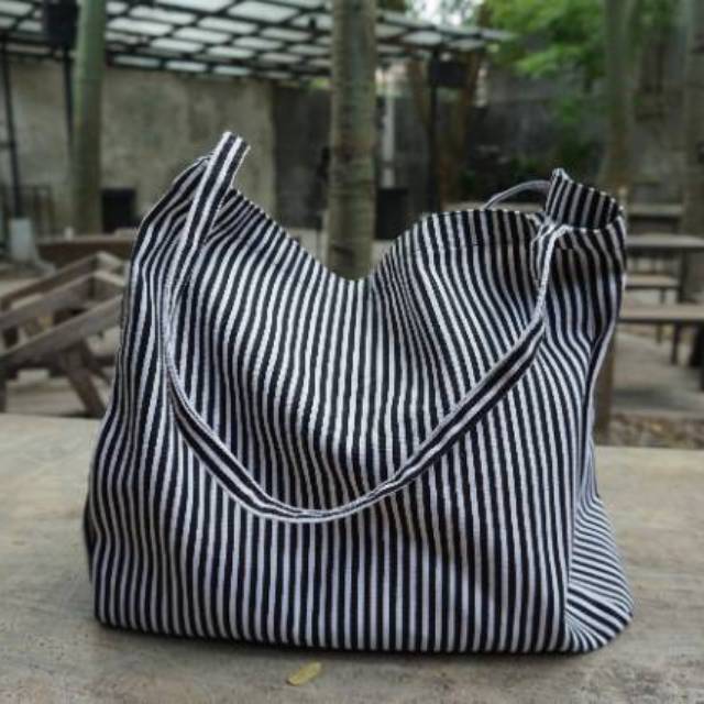 NUDIE BAG / TOTEBAG MOTIF STRIPE BLACK MAGNET