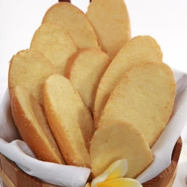 

Snack roti kiloan serbu serba sepuluh ribu